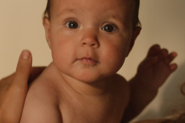 Kampagnen-Bild | Töpfer Babycare Wind & Wetter Ringelblumensalbe