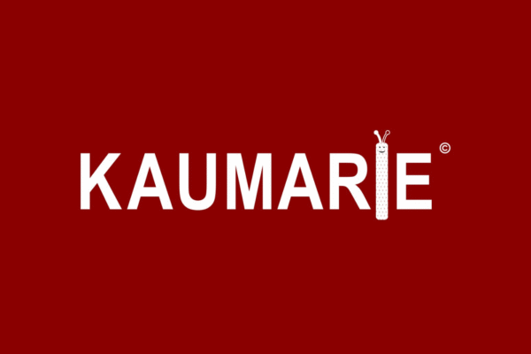 KAUMARIE Logo Hebammen-testen Family roter Hintergrund