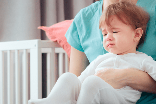 Baby mit Bauchschmerzen